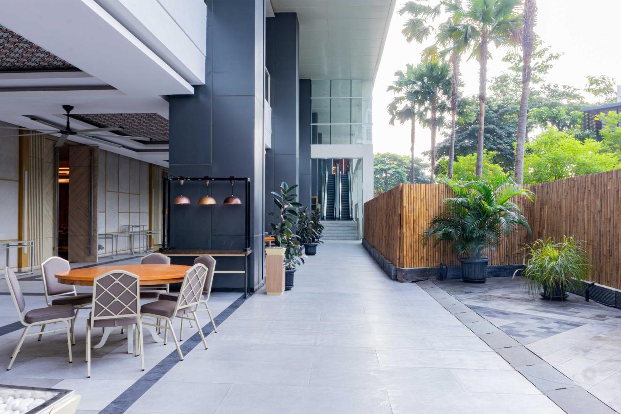 Harris Suites Puri Mansion Jakarta Eksteriør billede